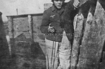 Selbstportrait des Fotografen Harry Rohlfs. Flakhelfer Rohlfs