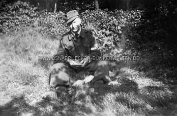 Ein junger Luftwaffenhelfer auf dem Kalkhügel Luftwaffenhelfer Osnabrück