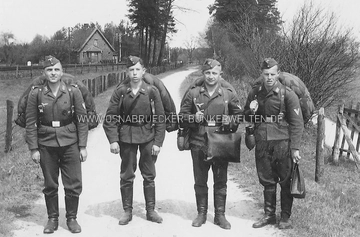 Auf dem Weg zur Flakstellung Achmer im März 1942, vermutlich in oder nördlich von Halen aufgenommen. Auf dem Weg zur Flakstellung Achmer