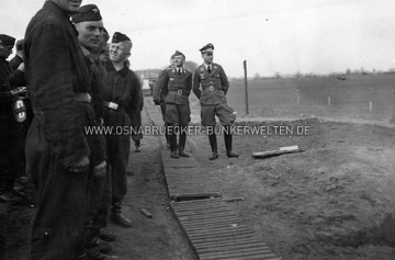 Kleidungsappell in der Flak-Stellung Jeggen Kleidungsappell in der Flak-Stellung Jeggen