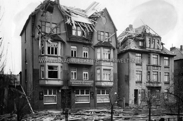 Die Häuser Wesereschstraße Nr. 37 (Restaurant zum Weseresch) und Nr. 39 nach einem Luftangriff auf Osnabrück. Wann die Aufnahme entstand, ist noch unklar. Häuser Wesereschstraße 37 und 39 nach Luftangriff
