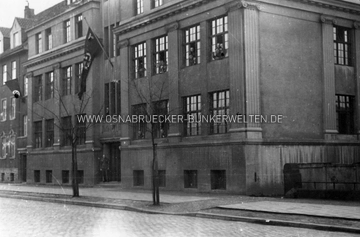 Die Goetheschule (An der Petersburg 6) in Osnabrück am 30. Januar 1938. Rückseitiger Text: "Am 30. Januar 1938 in Osnabrück / Die Unterkunft (Goetheschule) des Gaustabes XXXI Emsland" Reichsarbeitsdienst Goetheschule An der Petersburg 6 Osnabrück 1938