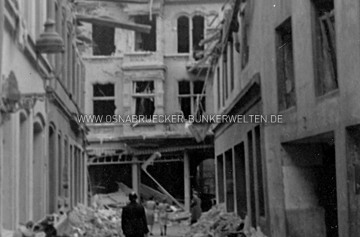 Die Hakenstraße nach dem schweren Luftangriff vom 6. Oktober 1942, Blickrichtung Krahnstraße. Hakenstraße nach Luftangriff vom 6. Oktober 1942