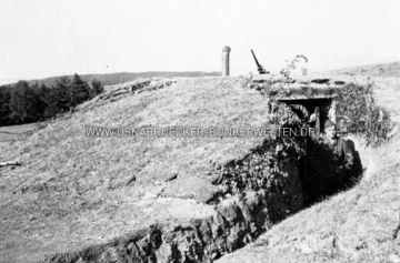 In der Flak-Stellung Harderberg bei Osnabrück, vermutlich in den Jahren 1939 oder 1940 aufgenommen. Flak-Stellung Harderberg bei Osnabrück