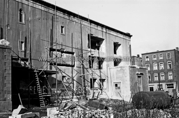 Entfestigungsmaßnahmen am Hochbunker Stahlwerksplatz im Jahr 1950. Im Hintergrund verläuft die Buersche Straße. Entfestigungen Hochbunker Stahlwerksplatz