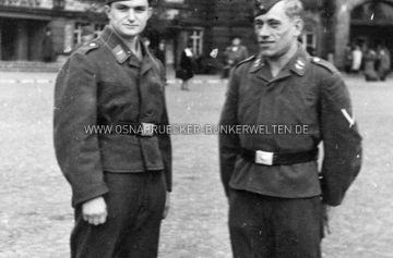 Luftwaffenangehörige am Osnabrücker Hauptbahnhof, aufgenommen am 6. Oktober 1940. Um wen es sich auf den Fotos handelt, konnte bisher nicht in Erfahrung gebracht werden. Luftwaffenangehörige am Osnabrücker Hauptbahnhof