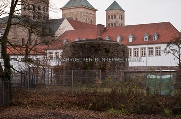 Einer der ehemaligen Wehrtürme an der Hellingsmauer in Osnabrück. Der Turm soll während des 2. Weltkriegs als Luftschutzraum genutzt worden sein. Wehrturm Hellingsmauer