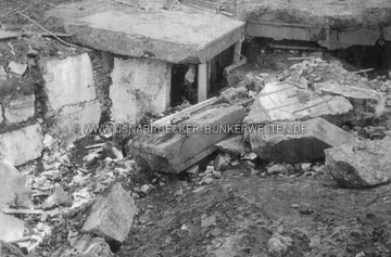 Der völlig zerstörte Deckungsgraben am Brunnenweg nach dem verheerenden Luftangriff vom 13. Mai 1944. Zerstörter Deckungsgraben Brunnenweg