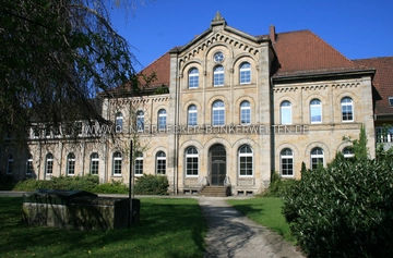 Der alte Hannoversche Bahnhof in Osnabrück. Im Keller des Westflügels befand sich während des 2. Weltkriegs ein für 66 Personen ausgelegter Luftschutzraum. Hannoverscher Bahnhof, Osnabrück
