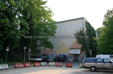 Der Hochbunker am Barfüßerklöster in Osnabrück von der Redlingerstraße aus gesehen. Hochbunker Redlingerstraße Osnabrück