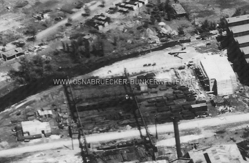 Aussschnitt einer Luftaufnahme von 1945; Links unten ist der noch erhaltene Kleinbunker, rechts der Werks-Hochbunker I zu erkennen Luftaufnahme Klöckner 1945