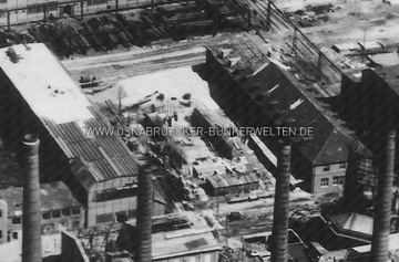 Der im Bau befindliche Hochbunker III der Klöckner-Werke Osnabrück (Bildmitte). Luftaufnahme Klöckner 1945