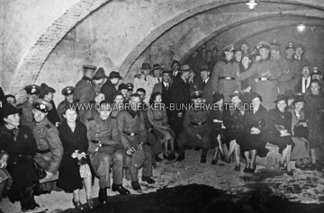 Im Luftschutzraum am Jürgensort in Osnabrück im September 1939 Im Luftschutzraum Jürgensort