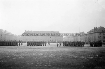 Vereidigung neuer Rekruten in der Winkelhausenkaserne an der Netter Heide im Jahr 1941. Vereidigung von Rekruten in der Winkelhausenkaserne 1941