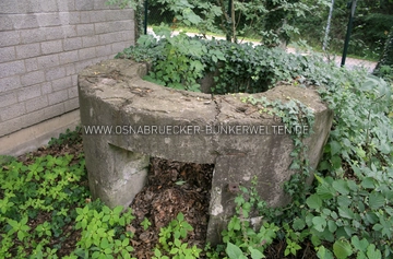 Bauteil eines Einmannbunkers vom Typ RL3-43/31 am Piesberg, hergestellt von der Firma Klöckner in Osnabrück Bauteil Einmannbunker Typ RL3-43/31