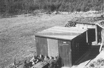 Bei der leichten Flak in Halen bei Achmer. Diese Aufnahme entstand im April 1942. Baracken Flak Halen / Achmer