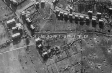 Luftaufnahme des Stadtteils Sonnenhügel, aufgenommen am 3. April 1945. Zur Orientierung: Oben links ist der Hasefriedhof, unten links die Wakhegge zu erkennen. Rechts mittig die Flak-Stellung Sonnenhügel an der Straße Am Vogelsang. Luftaufnahme Osnabrück-Sonnenhügel, April 1945