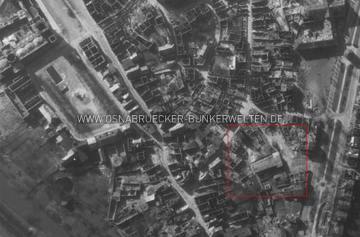 Ausschnitt einer US-Luftaufnahme der Osnabrücker Altstadt aus dem Jahr 1945. Der Lohbunker ist rot markiert. Luftaufnahme Altstadt Osnabrück 1945
