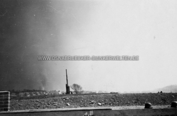 In der Flak-Stellung Sonnenhügel am 13.5.1944. Auf der Fotorückseite wurde vermerkt: "Angriff 13.5.1944" Flak-Stellung Sonnenhügel 13.5.1944