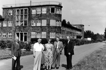 Die ehemalige Flugleitung des Fliegerhorsts Quakenbrück an der Artlandstraße, aufgenommen im Jahr 1955. Ehemalige Flugleitung des Fliegerhorsts Quakenbrück im Jahr 1955