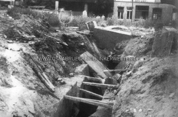 Der durch Bombeneinwirkung zerstörte Deckungsgraben am Pottgraben in Osnabrück, 1944. Zerstörter Deckungsgraben Pottgraben Osnabrück 1944