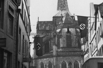 Blick auf die Marienkirche in Osnabrück im Jahr 1942. Zu diesem Zeitpunkt war die Altstadt noch weitestgehend Frei von Bombenschäden. Der Fotograf dieses Bildes ist leider unbekannt. Blick auf Marienkirche Osnabrück