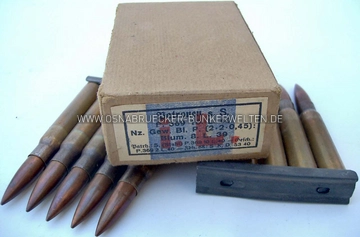 Munition aus den Teuto-Metallwerken, damals noch unter der Kennung P 369 (P = Patronenfabrik) verpackt. Später änderte sich die Kennung auf OXO. Munition aus den Teuto-Metallwerken