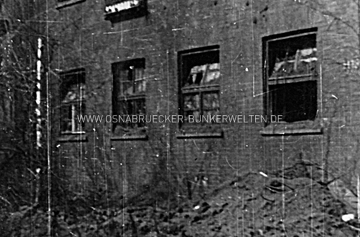 Beschädigtes Mannschaftsgebäude auf dem Fliegerhorst Quakenbrück nach dem Luftangriff vom 8. April 1944. Um welches Gebäude es sich hierbei genau handelt, ist noch unklar. Beschädigtes Mannschaftsgebäude Fliegerhorst Quakenbrück, 8. April 1944
