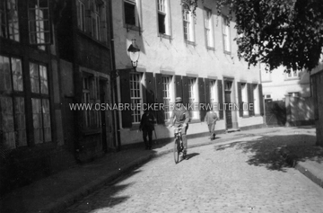 Die Turmstraße in Osnabrück in der Vorkriegszeit. Zu sehen sind die Häuser 10 - 14 (von rechts nach links). Turmstraße Osnabrück Vorkriegszeit