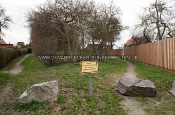 Der Standort des einstigen Hauptzugangs des Stollenbunkers Wakhegge. Von hier aus führte eine Rampe hinab in das Stollensystem. Standort Eingangsrampe Stollen Wakhegge