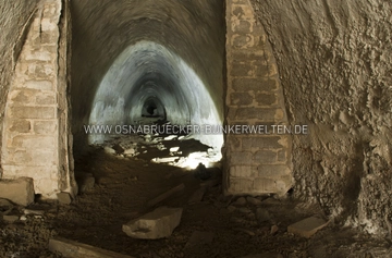 Blick in einen Teil des für den Luftschutz ausgebauten Wasserlösestollens am Fuße des Süberwegs am Piesberg in Osnabrück Wasserlösestollen am Piesberg in Osnabrück