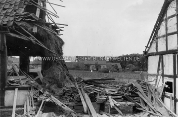 Zerstörtes Bauernhaus im Raum Osnabrück. Wo diese Aufnahme genau entstand, wurde leider nicht vermerkt. Zerstörtes Bauernhaus im Raum Osnabrück