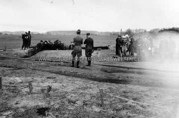 Übung am Kommando- und Flakrichtgerät in der Flak-Stellung Jeggen. Übung Kommandogerät und Flakrichtgerät in Jeggen