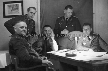 Bildunterschrift: "Achmer 1941. Gemütliches Beisammensein in der Offz.-Unterkunft." Fliegerhorst Achmer 1941