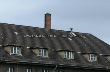 Luftschutz-Sirene aus dem 2. Weltkrieg auf dem Dach eines Mannschaftsgebäudes in der Winkelhausenkaserne. Das Gebäude exisitert heute nicht mehr. Mannschaftsgebäude der Winkelhausenkaserne in Haste