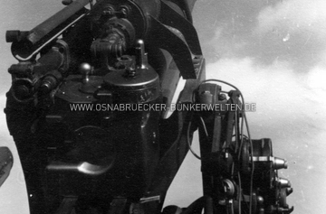 Ein Flak-Geschütz in Feuerstellung im Raum Osnabrück. Das Foto stammt von einem Soldaten der I. Abt. des Flak-Regiments 33, das im Jahr 1940 in Osnabrück Station machte. Auf der Rückseite wurde notiert: "8,8cm Flak 18" Geschütz I./Flak-Regiment 33 in Osnabrück