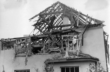 Durch einen Bombentreffer zerstörtes Wohnhaus im Raum Osnabrück. Durch Bombentreffer zerstörtes Wohnhaus im Raum Osnabrück