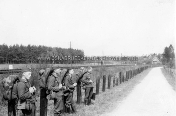 Zwischenstopp auf dem Weg zwischen Halen und Achmer, 1942 Zwischen Halen und Achmer